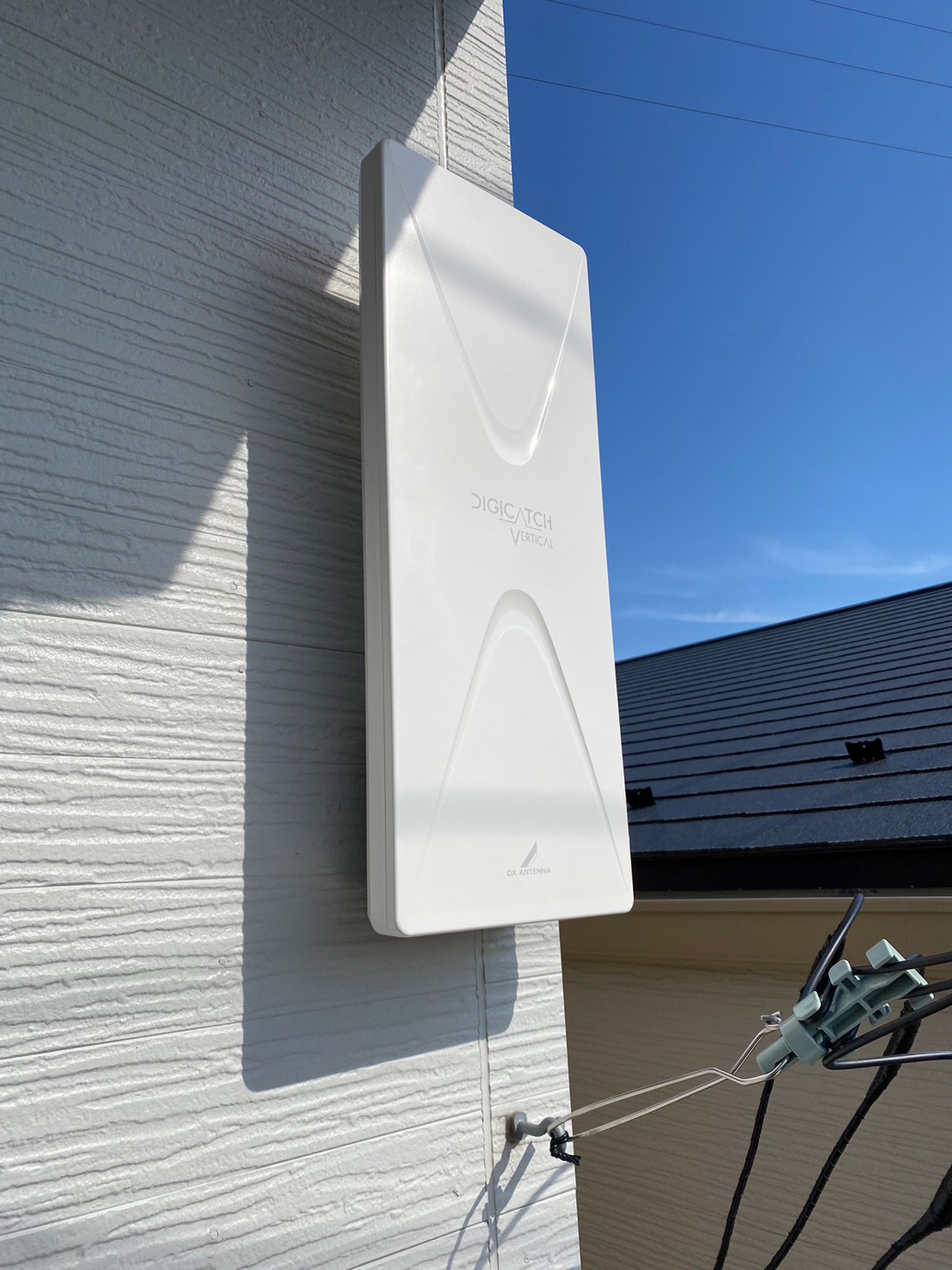 UHF デザインアンテナ 業界トップクラスの高利得、業界初！新構造を採用した垂直偏波