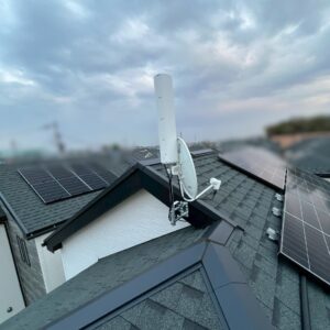 東京都三鷹市｜ユニコーンアンテナ＋4K8K対応BSCSアンテナ破風板設置｜太陽光パネルに影響しない施工