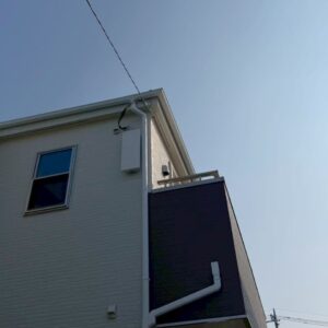 埼玉県三郷市｜デザインアンテナ外壁設置｜外観との一体感を重視したデザインアンテナ施工