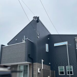 東京都国立市｜デザインアンテナ＋4K8K対応BSCSアンテナ外壁設置｜地デジ＋BSをカラー統一で美しく設置