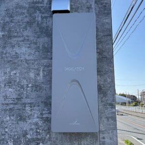 山口県下松市｜デザインアンテナ外壁設置｜新色グレーで外観に調和！